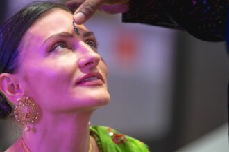 Shahrukh Khan, Deepika Padukone और Top Bollywood Stars की Voting Power - Entertainment Industry में Political Influence कैसे बनता है