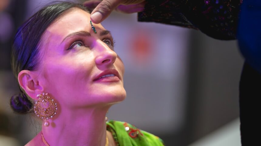 Shahrukh Khan, Deepika Padukone और Top Bollywood Stars की Voting Power - Entertainment Industry में Political Influence कैसे बनता है