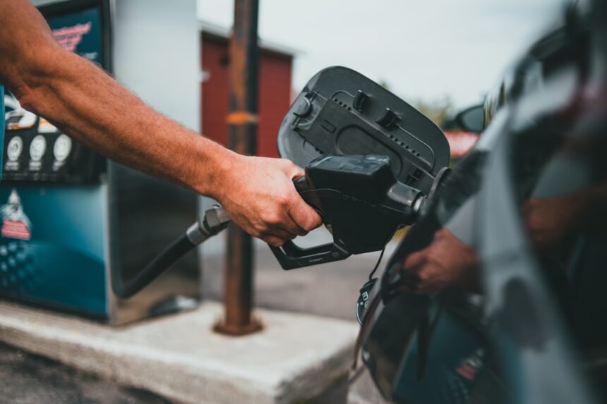 Petrol Price Guide 2026: Mumbai Cross ₹115, Delhi at ₹112 - Complete Fuel Facts