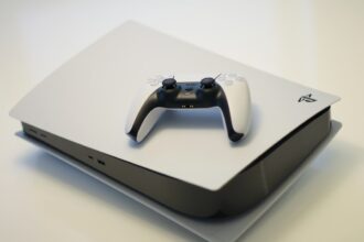 Gaming Industry Ki Energy Crisis: Xbox Series X Aur PlayStation 5 Ka Power Consumption Drama